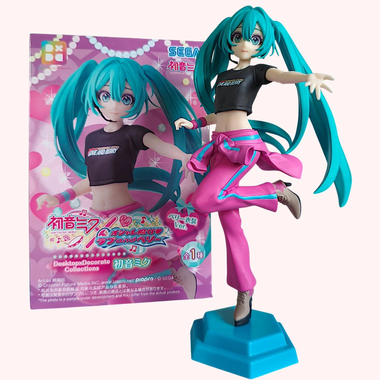 Figurita Hatsune Miku x Love and Berry – Vestido Berry Ver – Escritorio x Decorar – photo 10